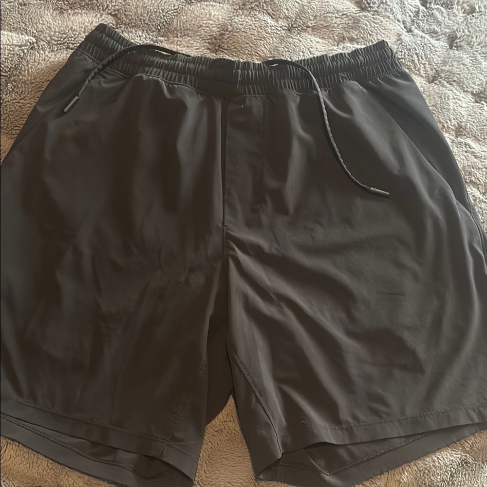 Men's Black lululemon 7 inch inseam Shorts